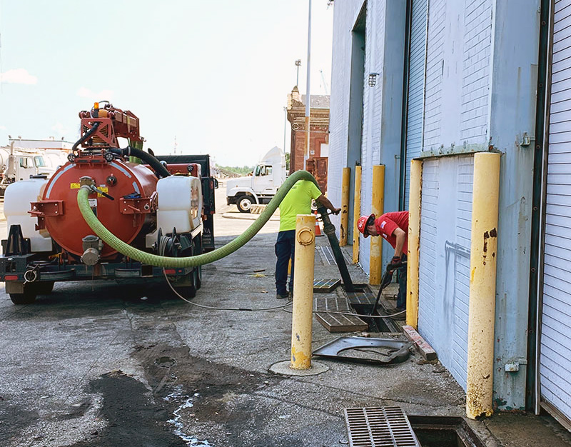RooterNOW Plumbing experts use a process that employs hydro excavation.